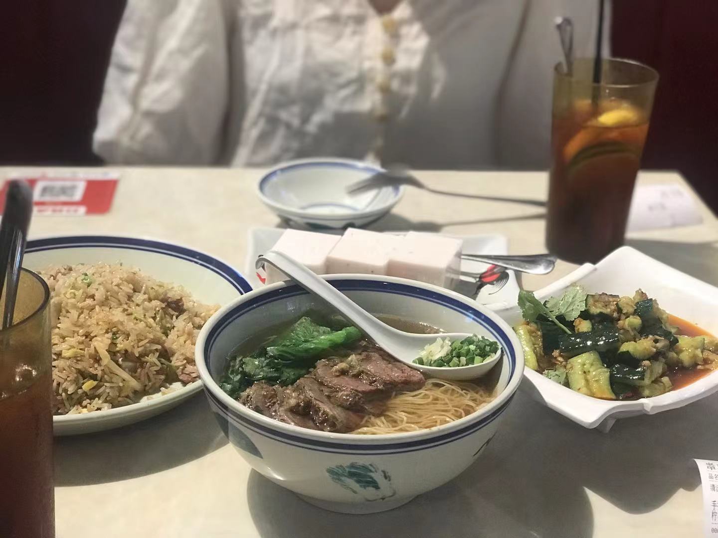 大学生相机拍照记录生活,学生用相机记录了所有照片