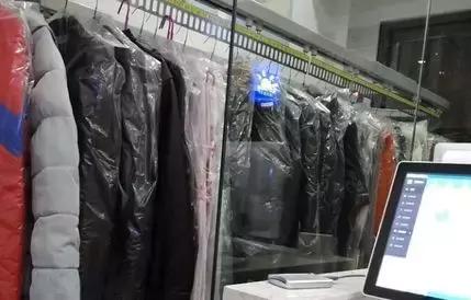 冬天洗羽绒服为什么有水印,深色羽绒服洗后有水印怎么去除