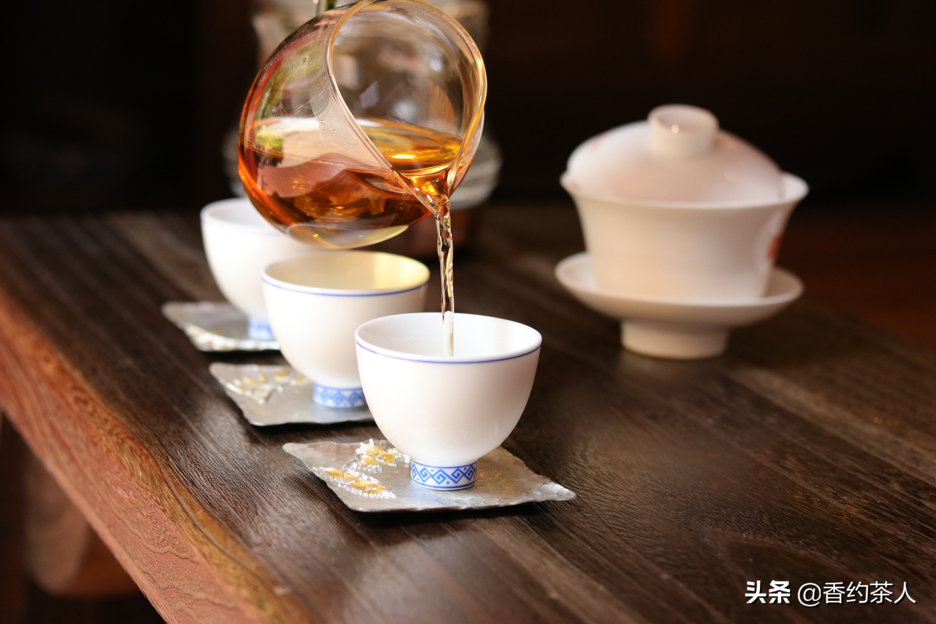 夏天喝红茶和冬天喝红茶的区别,喝红茶热的好还是冷的好