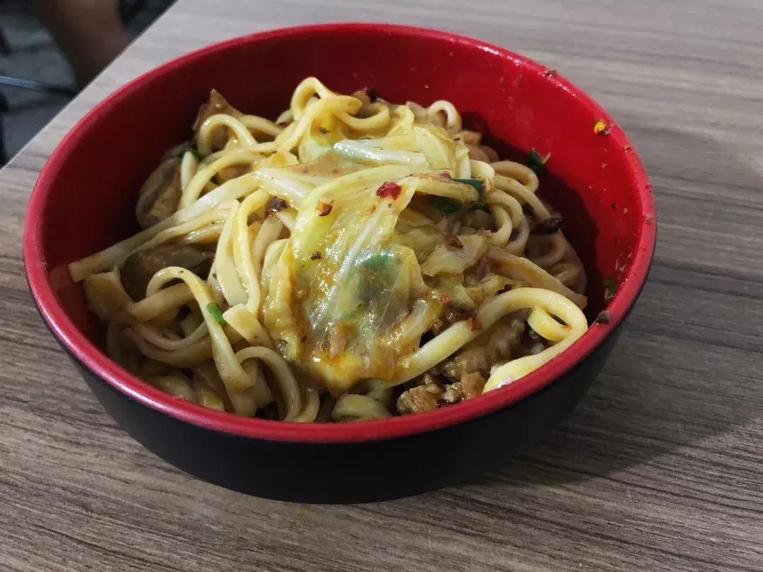 成体,一所靠“抓小偷”牢牢锁死热搜的学校