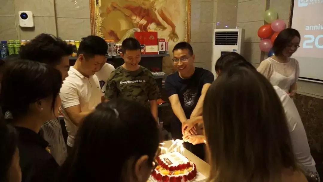 热烈庆祝开业一周年庆典,热烈祝贺周年庆典圆满成功