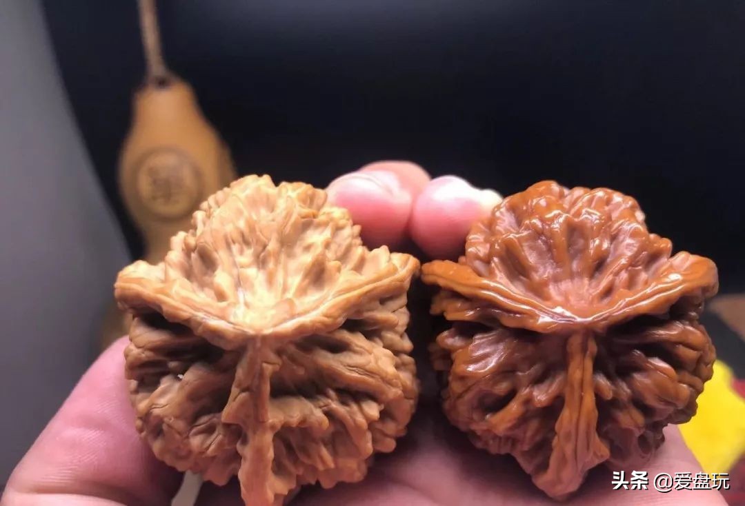 核桃盘红的正确方法,核桃盘玩多久能变牛筋红