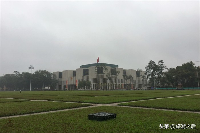 168块小草坪组成的广场，到越南河内必须去的地方