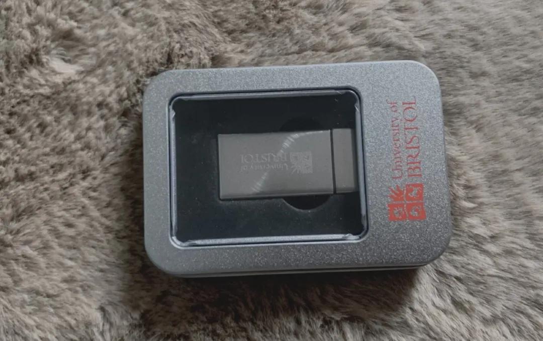 设计类的英国大学,利兹大学纪念品设计