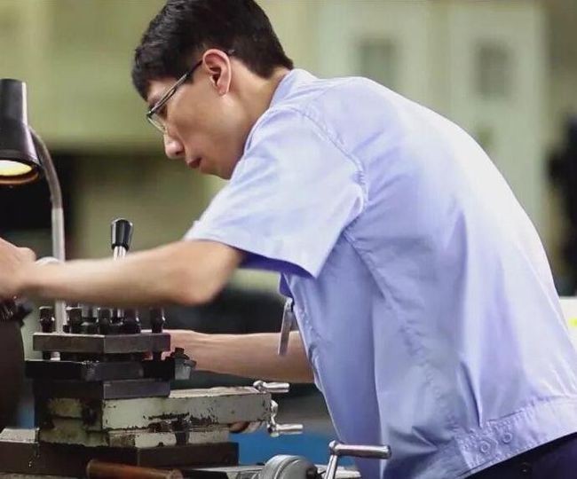 中国军舰发动机技术，曾被西方无情嘲笑，沈阳小伙如何破解的？