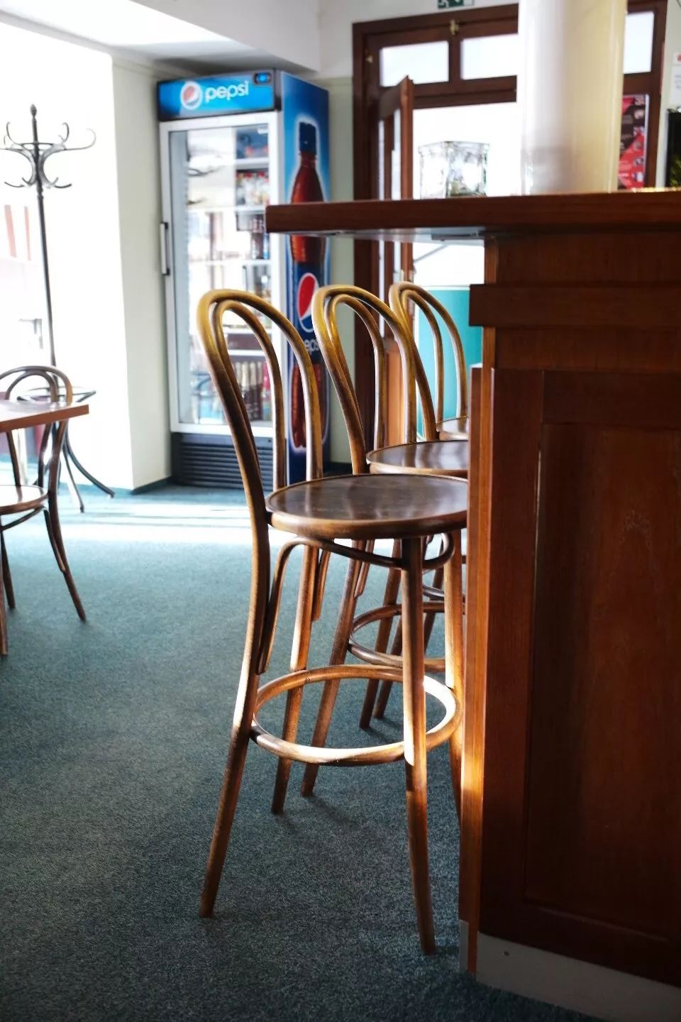 探访TON工厂看经典椅子背后的故事|疯狂24h我们去捷克干了啥？