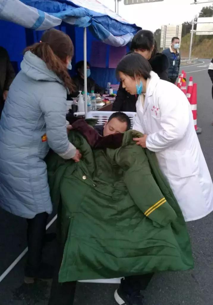 爸爸抱抱我原视频,爸爸抱抱我前奏