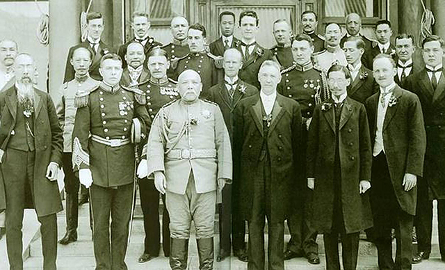 民国的两大总统：*贼国**袁世凯，国父孙中山，历史给出了怎样的抉择