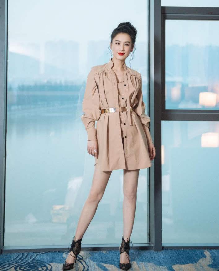 脱掉你的老爹鞋吧，今年流行的是“吊兰鞋”，高雅不过时明星都爱