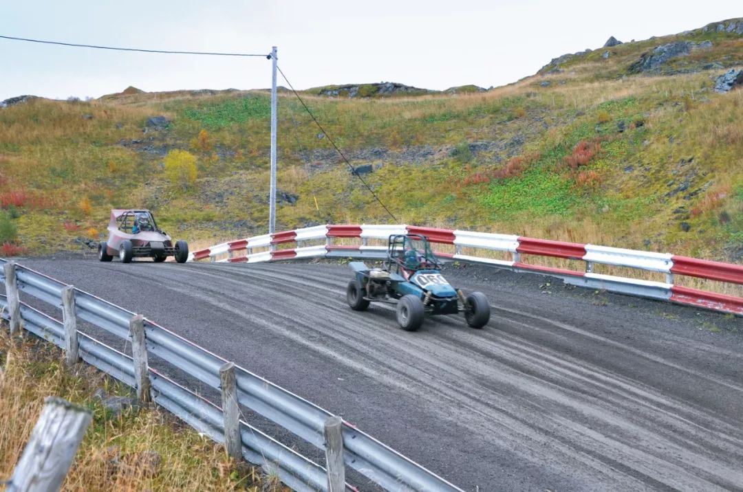 王霜在巴黎踢球的视频,王霜青岛合影