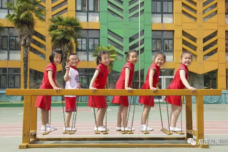 唐装、旗袍、英伦风,徐州各校的校服“秀”出新高度