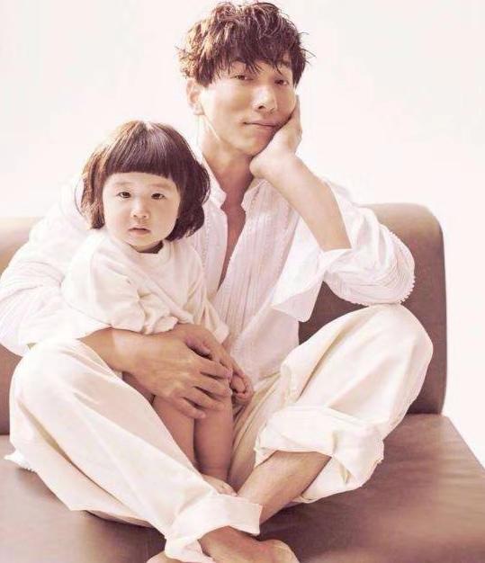 20017离婚，张亮离婚，究竟是“闹剧”还是巧合？