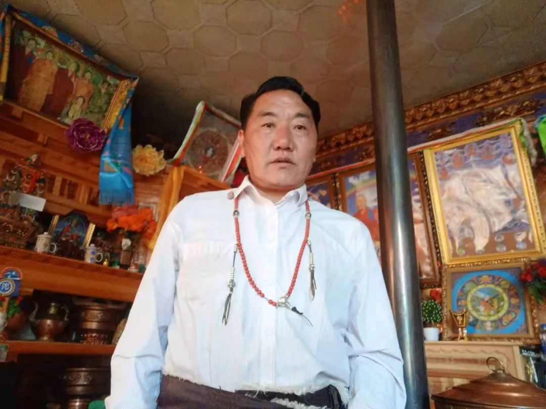 《白玉藏绣传承人扎西色郎》