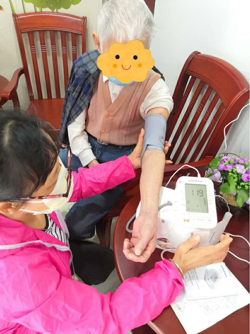 荔湾｜关爱困难群众，逢源街将抗疫“健康福袋”送到家门口