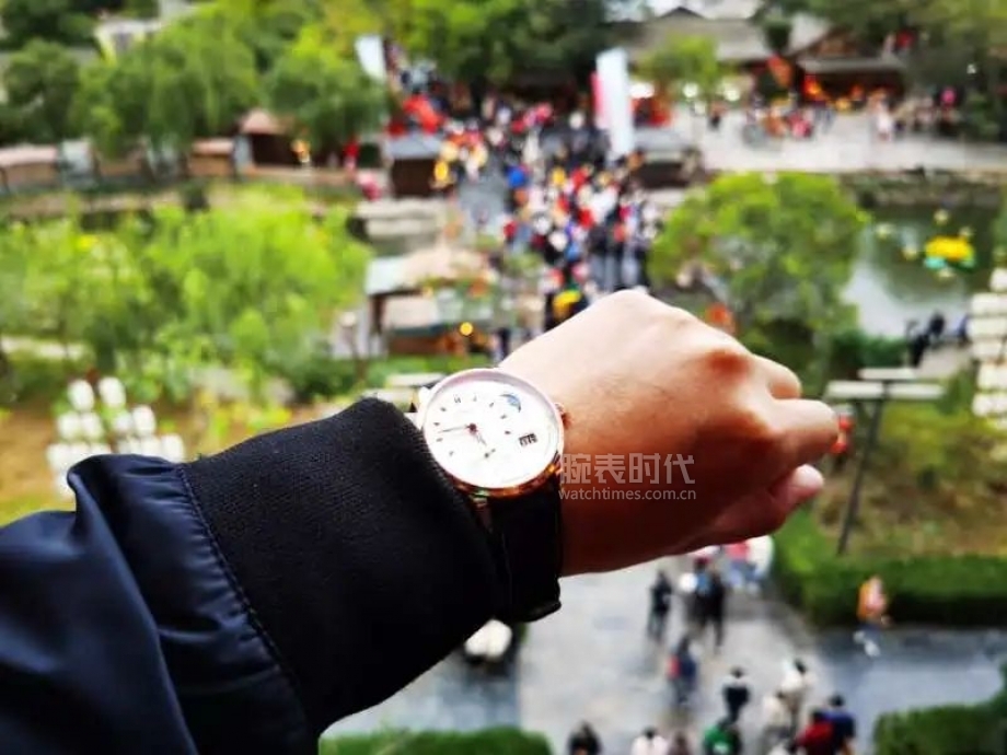 网友晒自己微信好友数量,网友晒1300手表