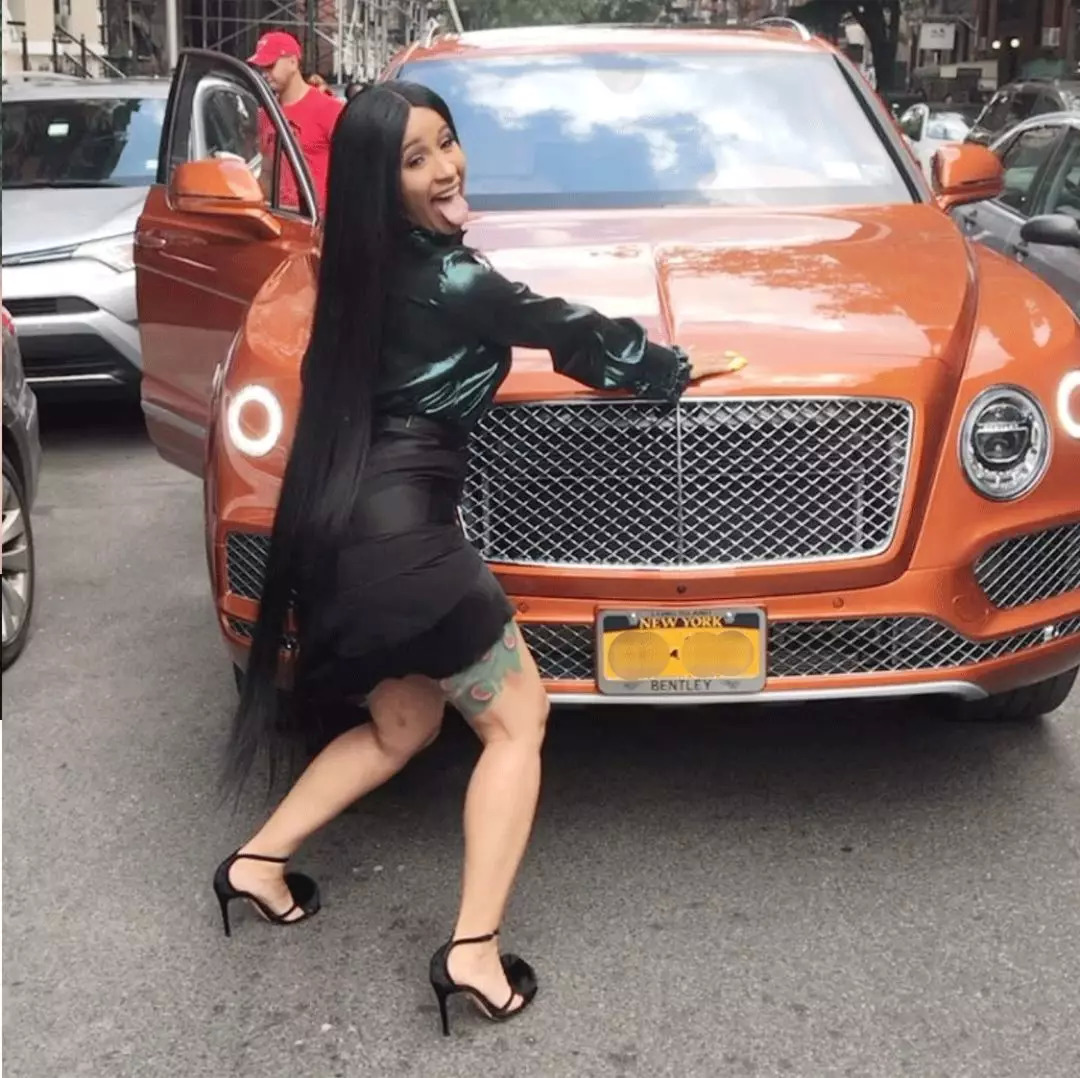 牛本山后继有人｜一个做过脱衣舞娘，唱得了Rap的小品演员CardiB