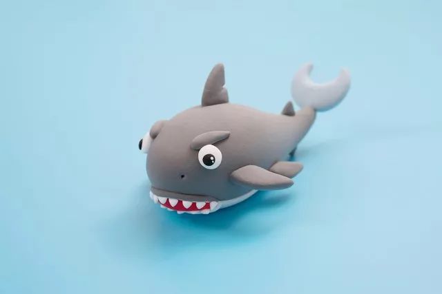 鲨鱼夹盘发教程,鲨鱼步教程新手入门