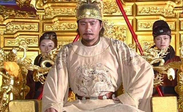 皇帝随口出了一个上联众人答不出,皇帝出对联封秀才