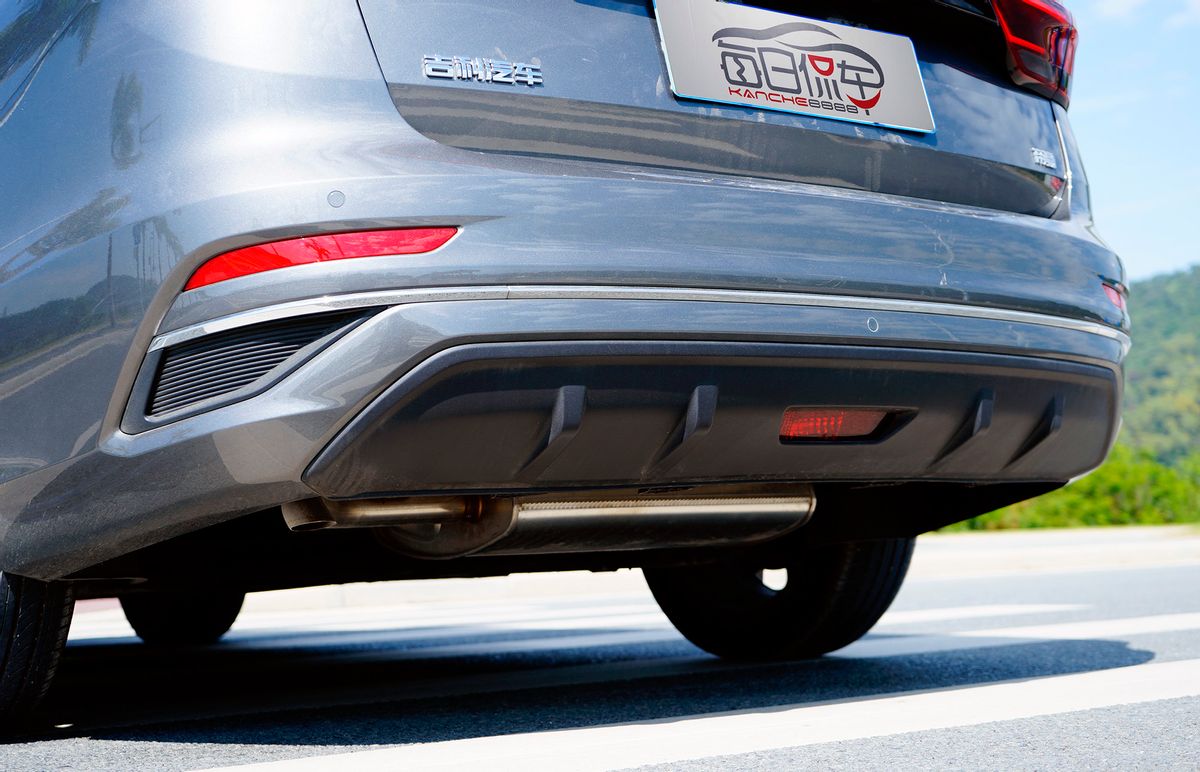 帝豪第四代冠军版豪华型驾驶体验,外观时尚舒适动力好的车