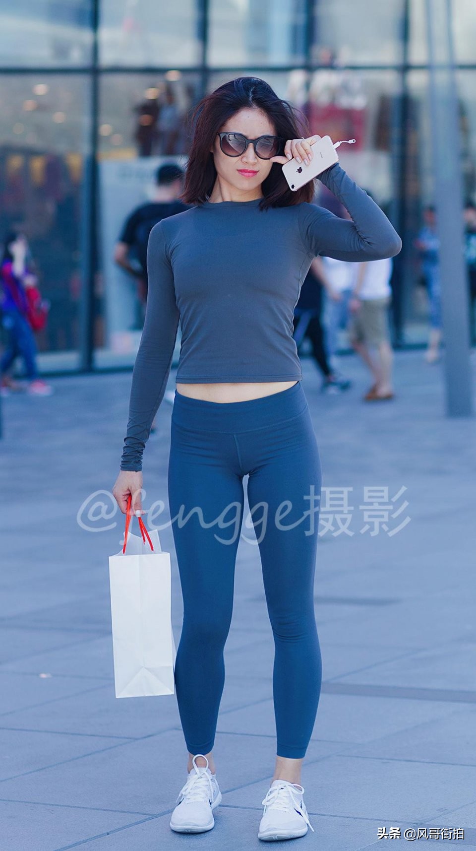 微胖女神瑜伽服街拍,街拍健身美女瑜伽照片图