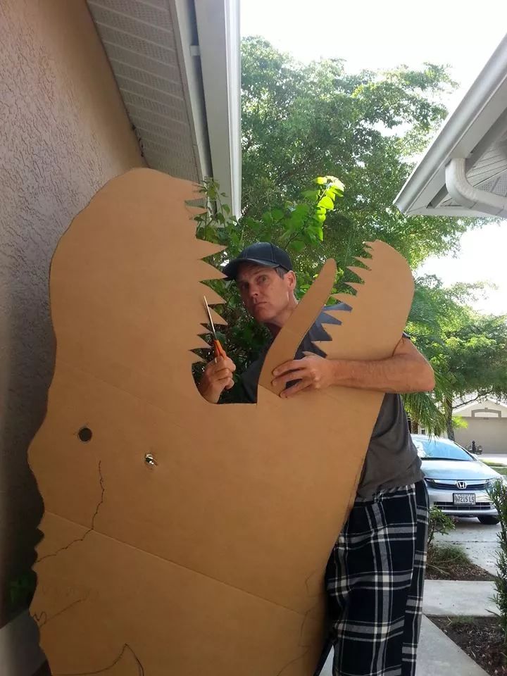 这个男人拍的漫画剪影，小孩看笑了，大人却哭了......