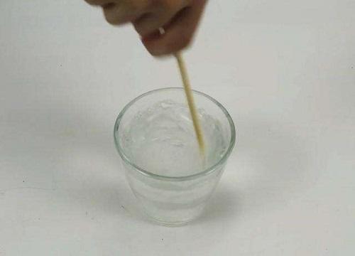 绒面鞋油渍的清理方法,绒面鞋泛白的正确清理方式