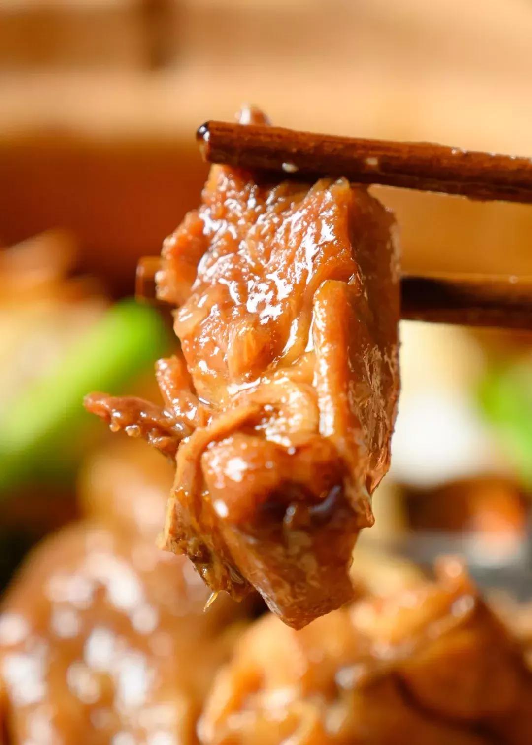 鸡煲界中的LV，澳洲龙虾做配菜，嗦一口就管不住嘴！