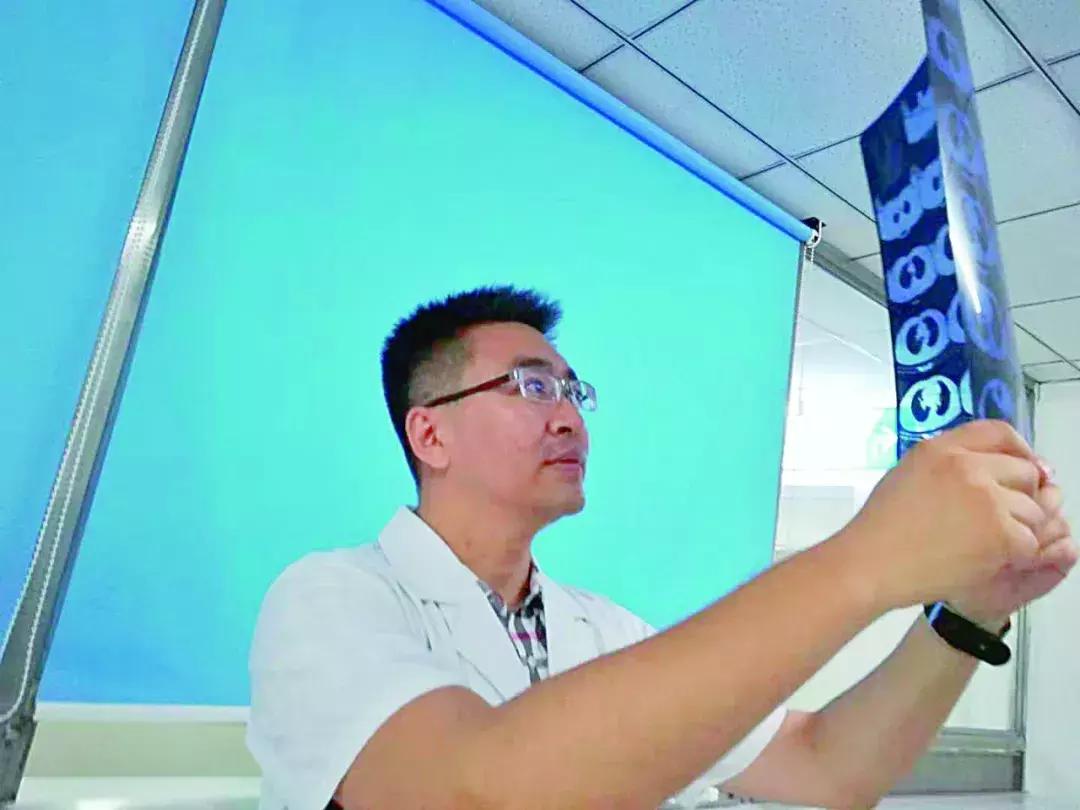 大爱无疆医者仁心致敬中国医师节,大爱无疆医师节