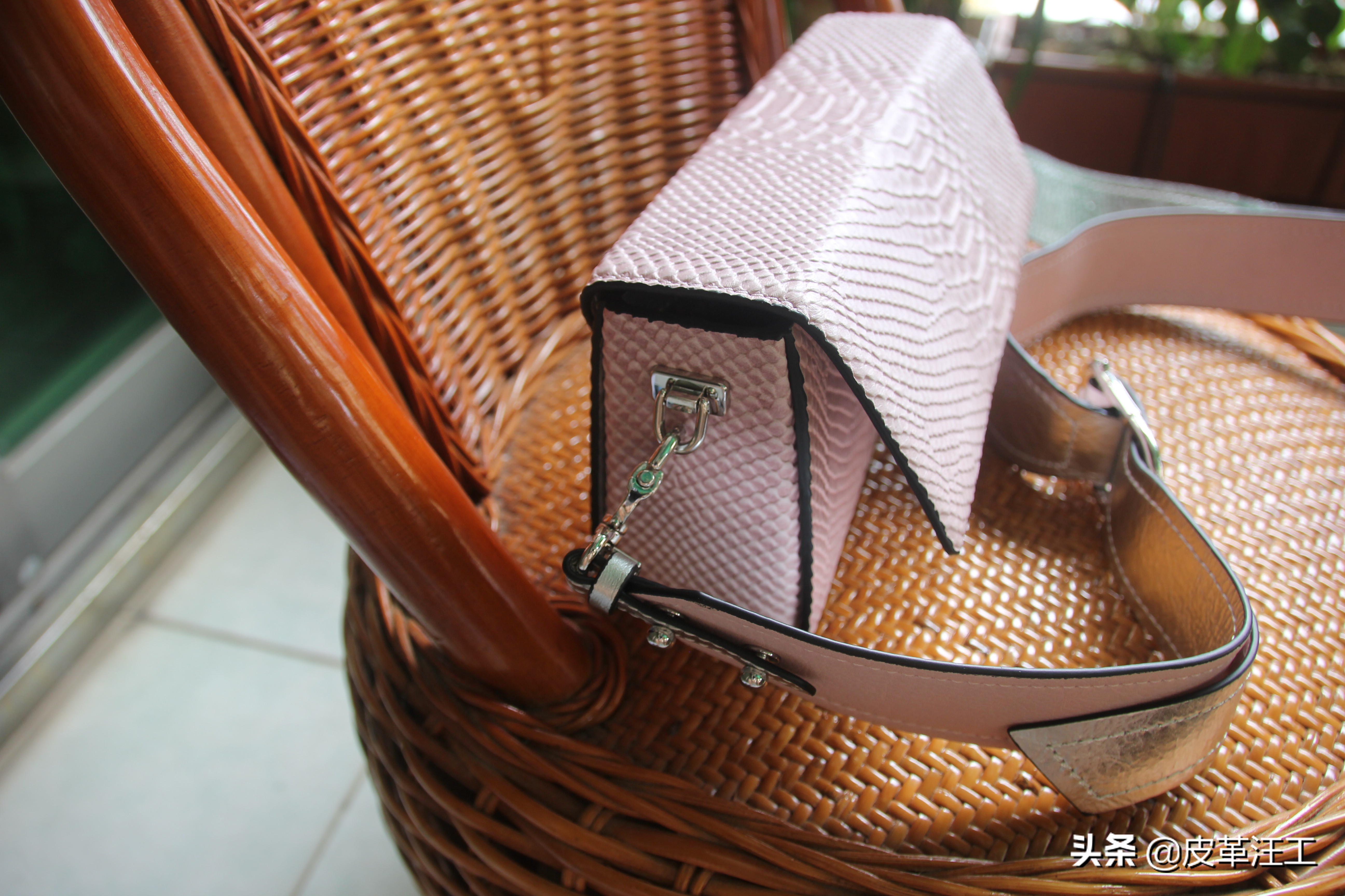 官方正品牛皮女包秋冬百搭款,各种蛇纹真皮气质女包