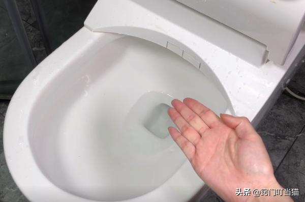 马桶里放点它助你搞定污垢,马桶撒点它一冲就干净