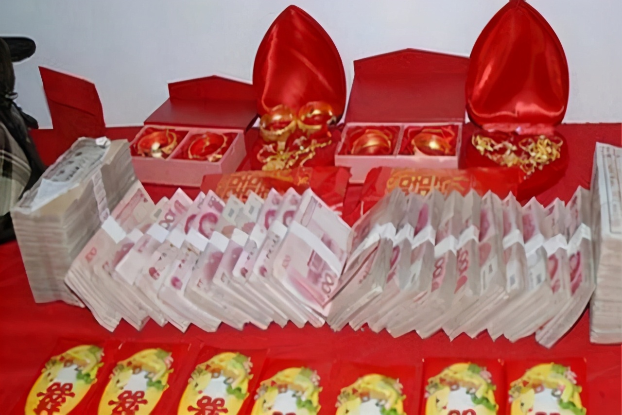 订婚68万现金堆成山,江西结婚现金堆成山