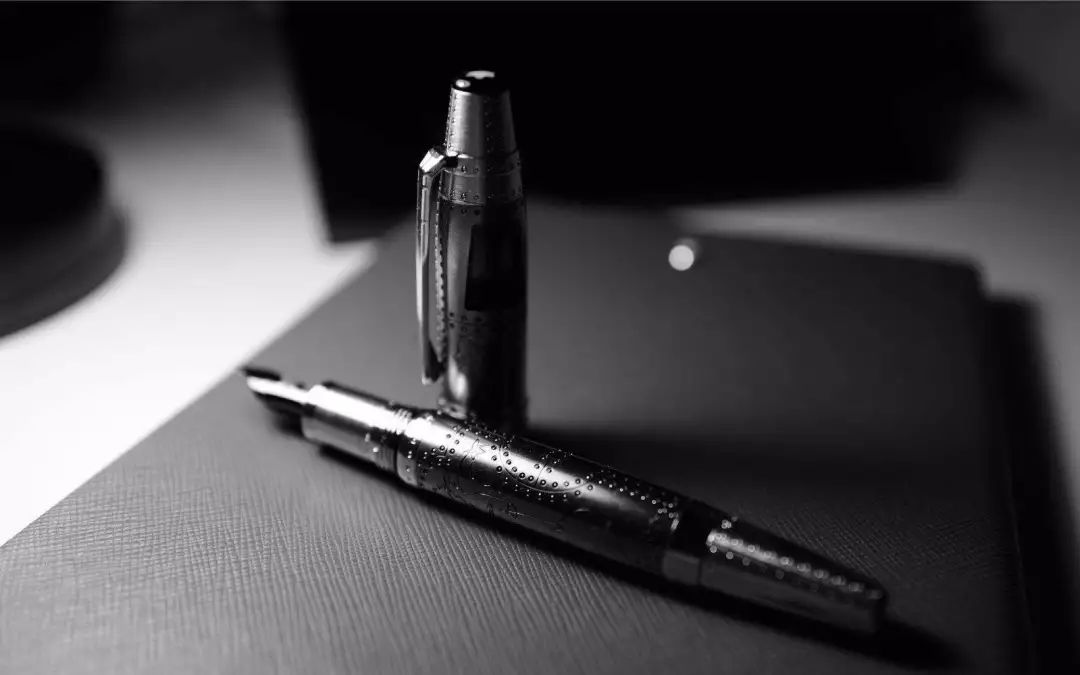 小王子这本书的作者的成长经历,小王子作者圣埃克苏的传奇一生