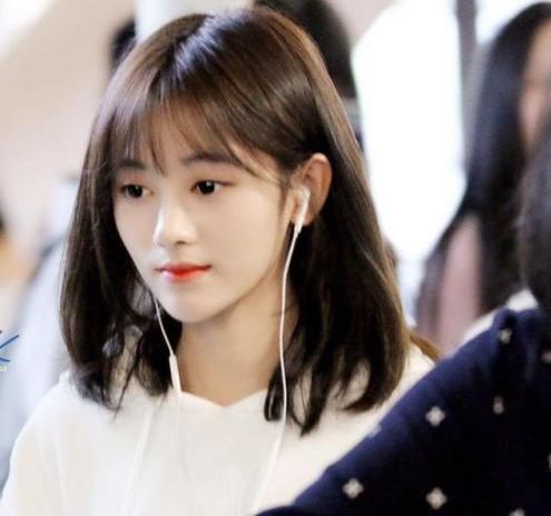 大脸显脸小的发型长直发,显脸小黑长直发型男生