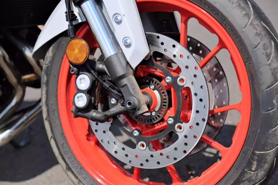 90马力老外雅马哈mt09测评,雅马哈扭力大师mt09新版