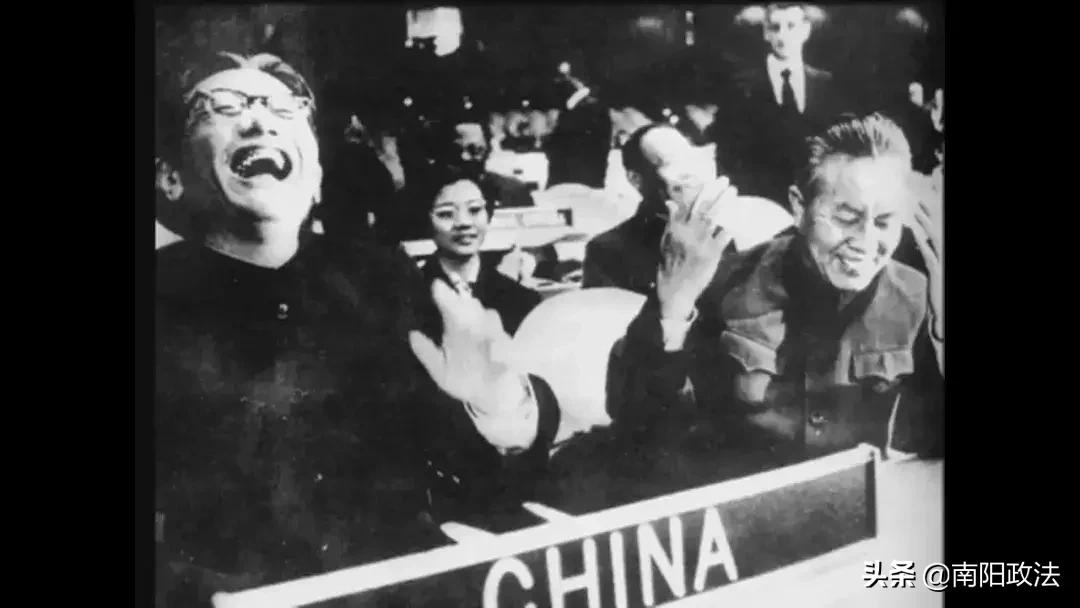 【荐读】你只知道王毅、华春莹，却不知道这个迷倒万千人的燕大“校花”才是曾经中国外交部隐藏的最狠角色！