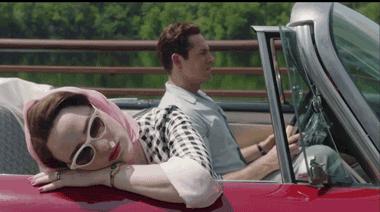 弃出轨前夫再惹桃花，纽约名媛离婚爆红，5000套美裙包裹励志大戏