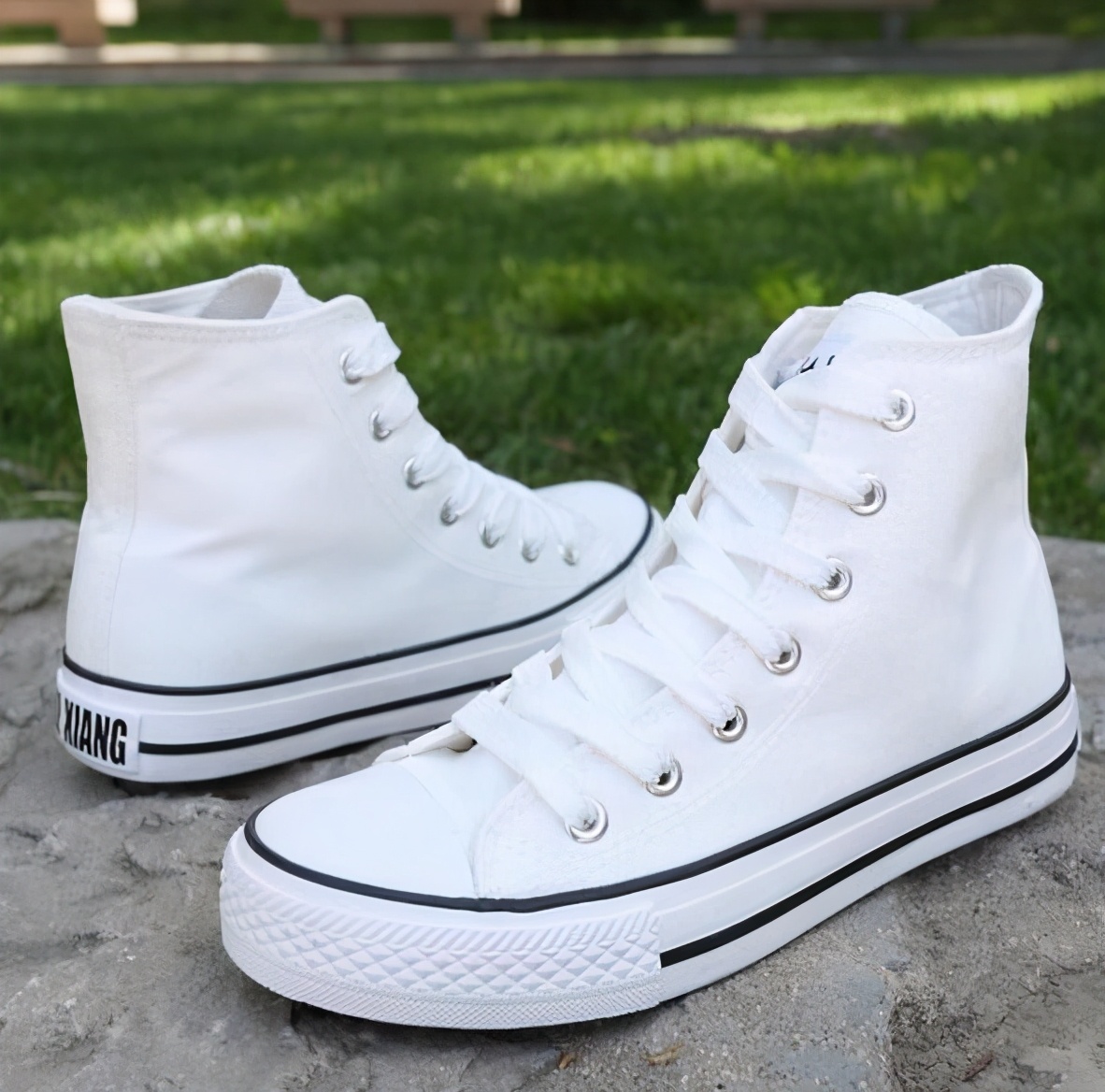 361白鞋子脏了用什么才能洗白,白色鞋子被太阳晒黄了怎么洗白啊