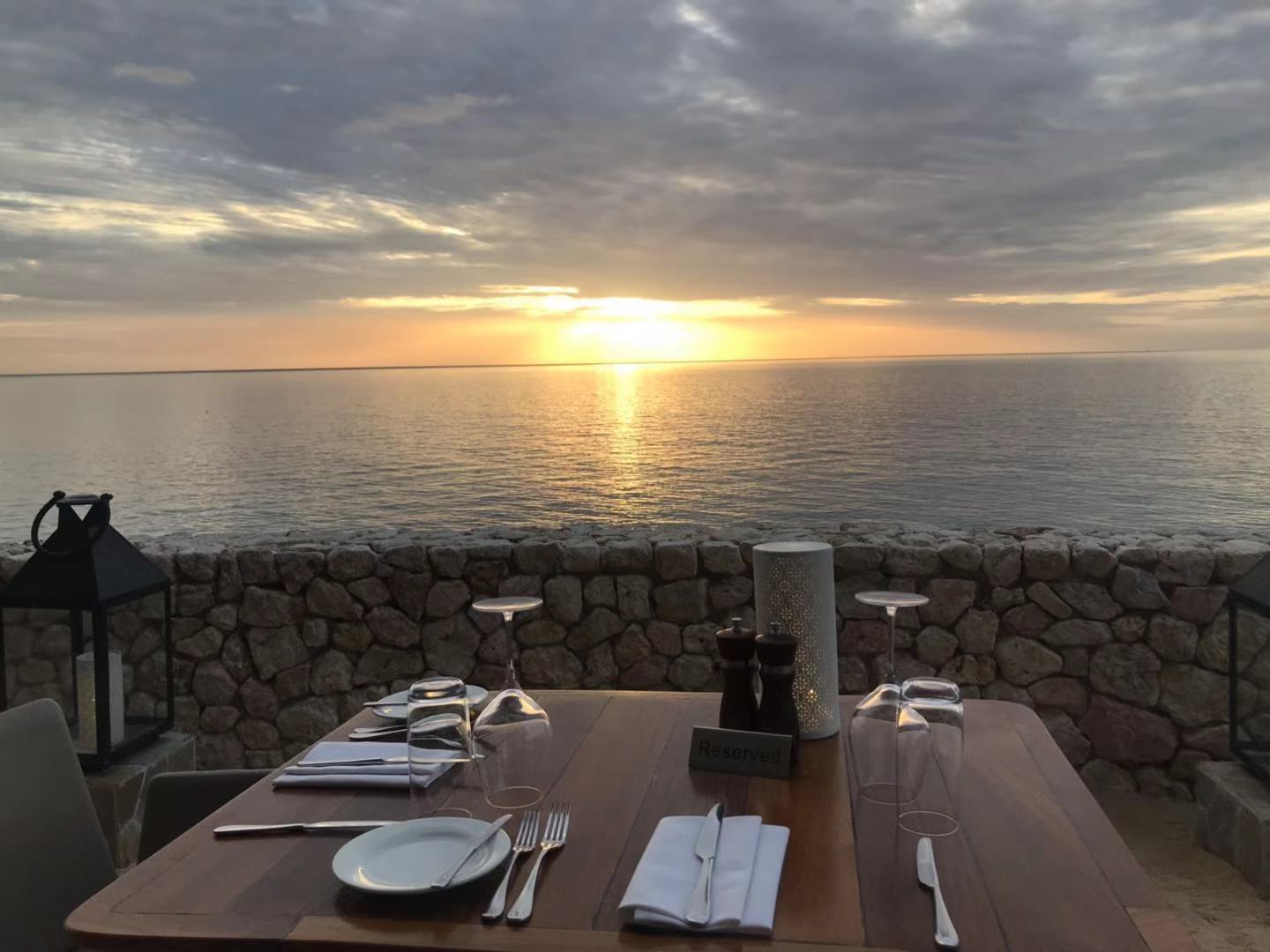 简单生活，在这个蓝天白云晴空万里的浪漫岛国，浪费时间才是正事