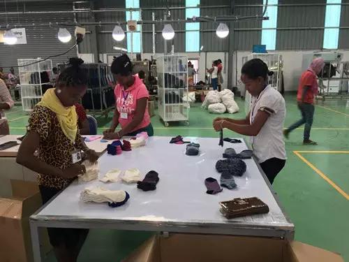 这一群制假发工厂，竟养活了30万当地人！