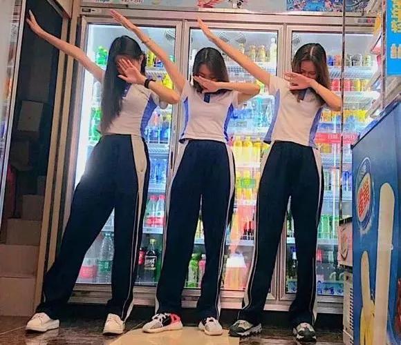 深圳校裤怎么穿出潮流感,深圳毕业后穿校服
