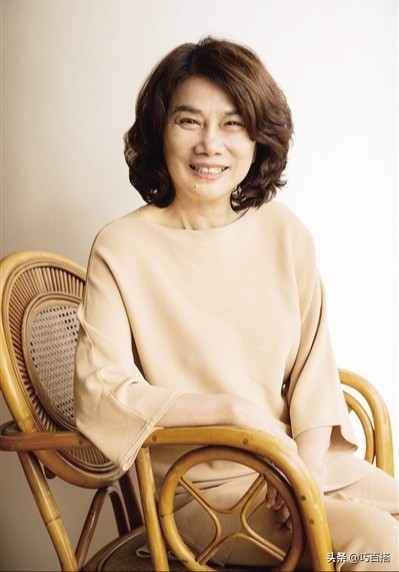 董明珠冬季服装搭配图片,60岁董明珠穿衣搭配