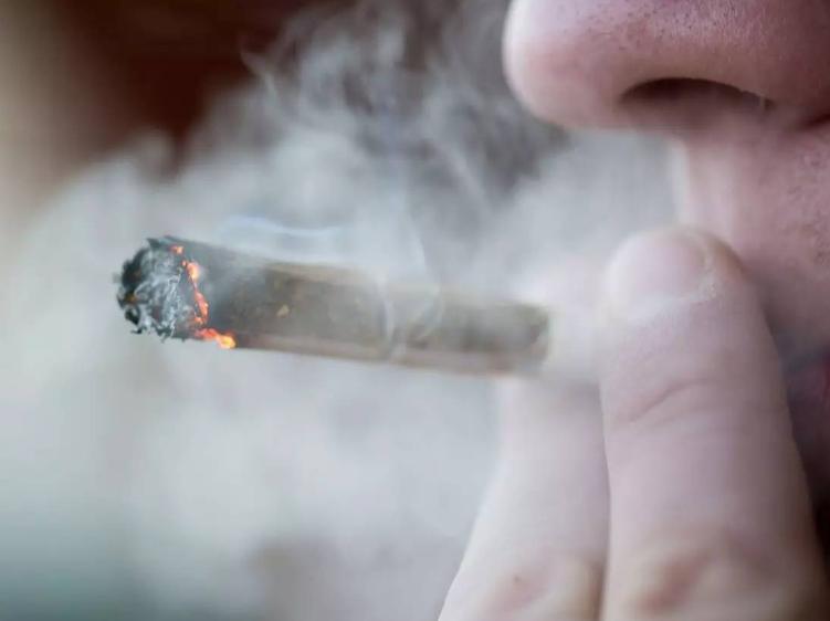 每次洗头掉很多头发吃什么好,每次洗头掉发用啥洗发水