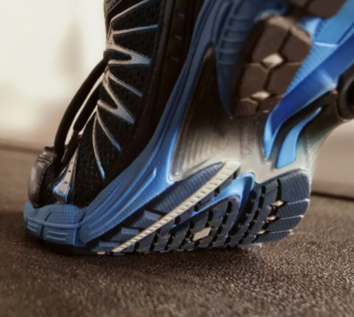 买鞋子尺码怎么选,买鞋子应该大一码还是刚刚好