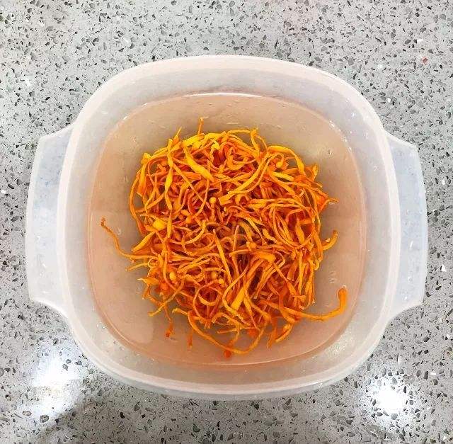 虫草花和鸡毛菜一起凉拌的功效,虫草花可以和海带一起凉拌吗