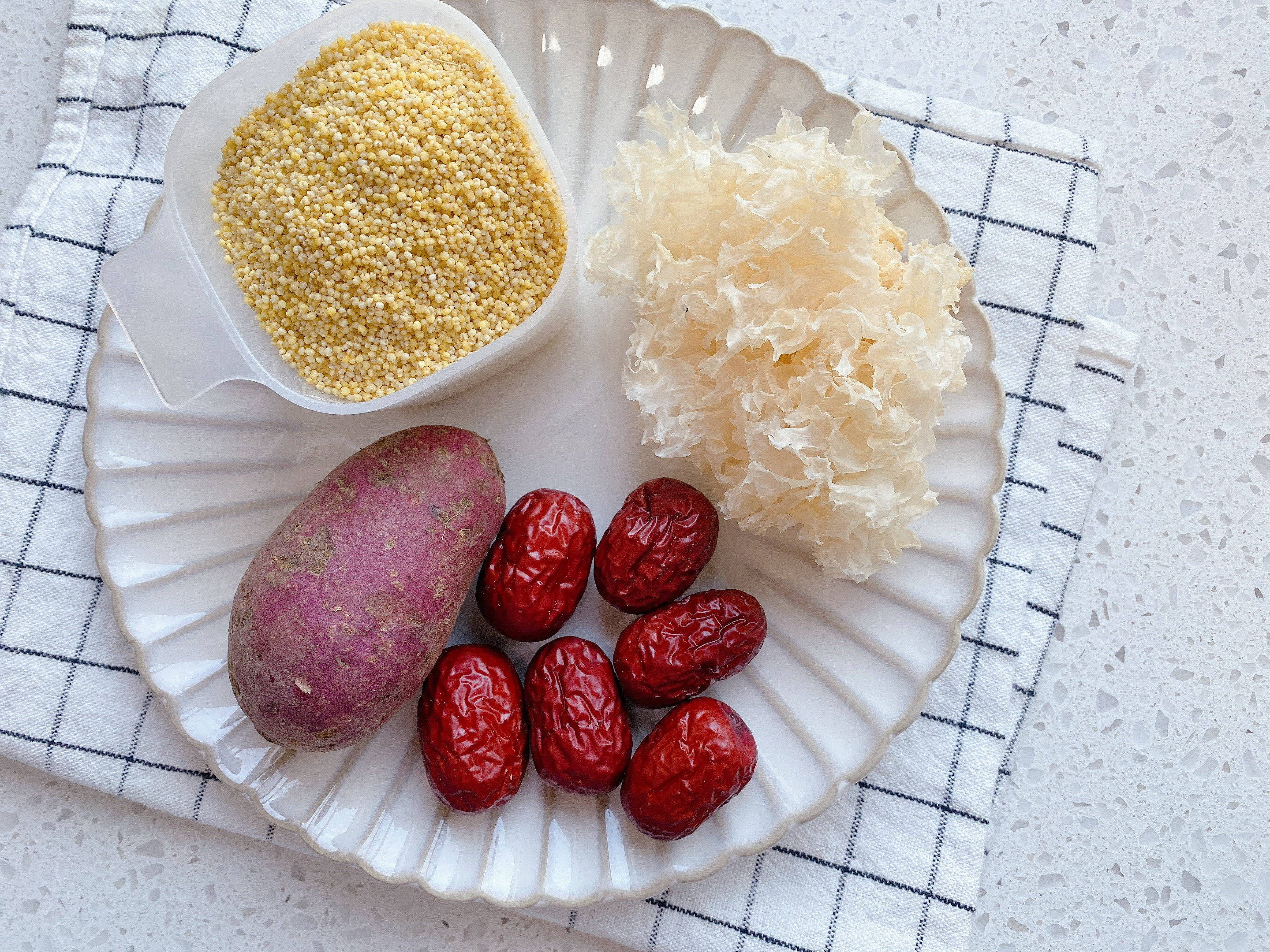 冬天多喝什么粥比较好,冬天喝这4种粥养胃还瘦身