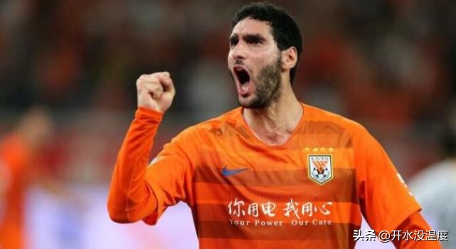 亚冠鲁能对横滨吴兴涵失误,李霄鹏鲁能最新比分