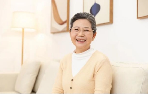 眼睛疼前面有黑点出现,眼睛前面总有黑点在飘是什么原因