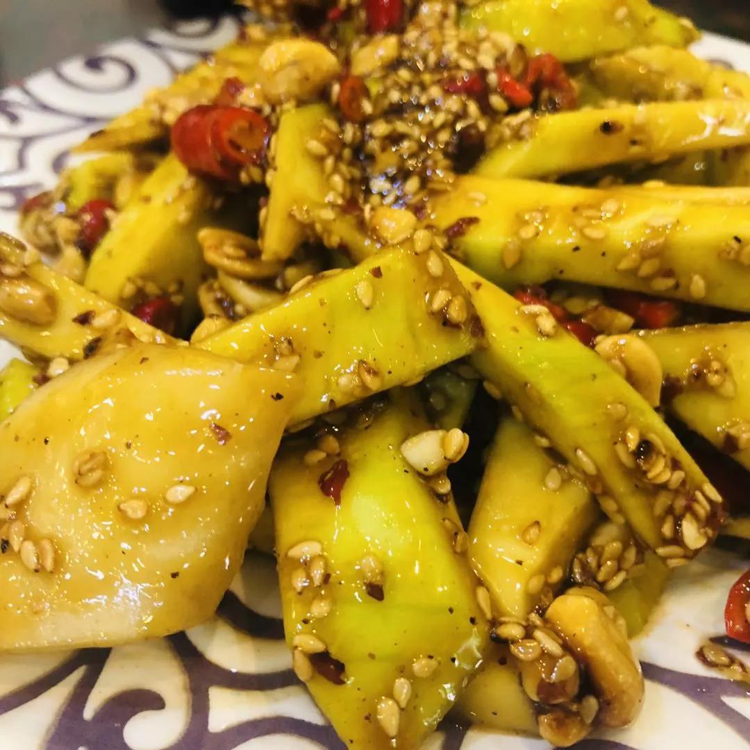 西双版纳告庄西双景星光夜市，为什么那么多人喜欢她？