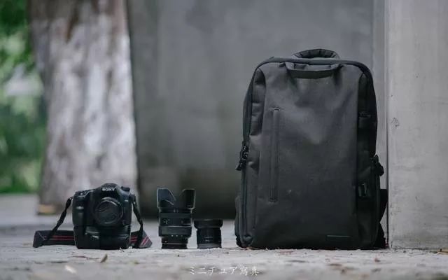 职业女性背什么包见客户,双肩包可以背一个肩膀