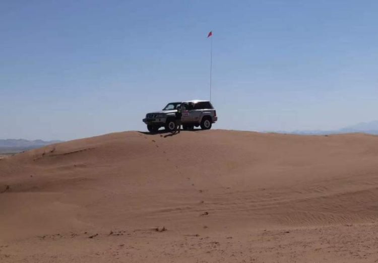 假如掉进流沙里怎么自救,掉在流沙的自救方法